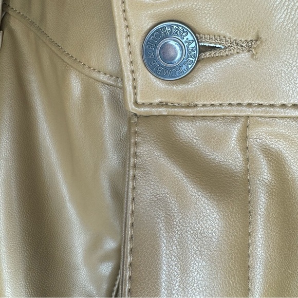 Abercrombie & Fitch | The 90’s Straight Ultra HiRise Faux Leather | Size 10 - Picture 9 of 9